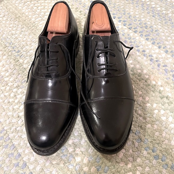 Samuel Windsor Other - Samuel Windsor, Black lace up Oxford, size 9